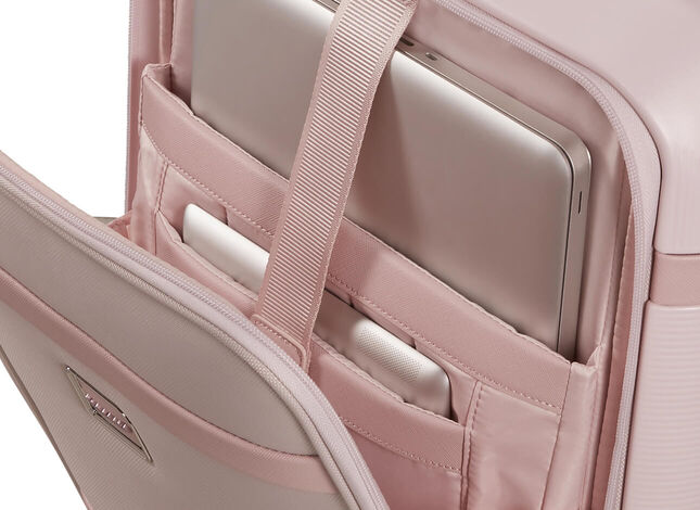 Přední kapsa s přihrádkou na notebook