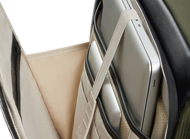 Snadno přístupná přední kapsa