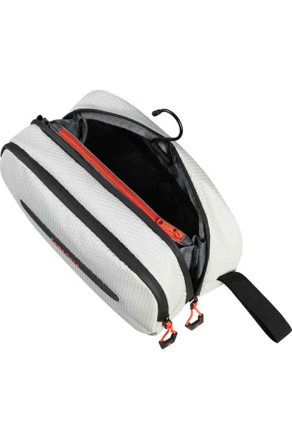 Samsonite Ecodiver Toilet Kit  Cloud White Samsonite Ecodiver Toilet Kit  Cloud White