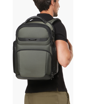 Pro-DLX 6 Batoh 15.6" 45 x 35 x 20 cm | 1.3 kg Pro-DLX 6 Batoh 15.6" 45 x 35 x 20 cm | 1.3 kg