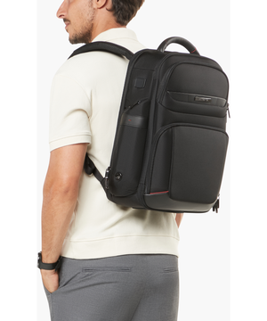 Pro-DLX 6 Batoh 15.6" 45 x 35 x 20 cm | 1.3 kg Pro-DLX 6 Batoh 15.6" 45 x 35 x 20 cm | 1.3 kg